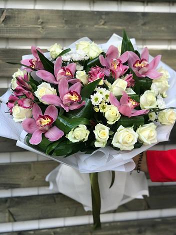 Букет цветов из: Розы и Хризантемы в Старокорсунской