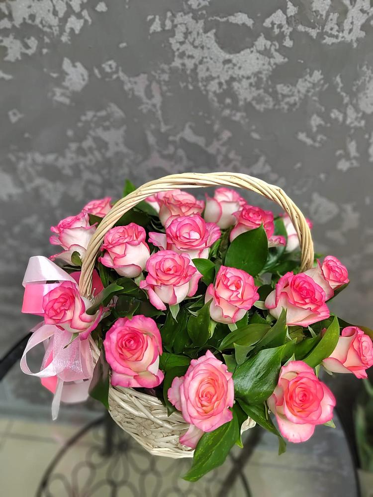 Цветочная композиция из Розы в корзине в Старокорсунской