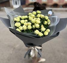 Букет Белые кустовые розы Солинеро в Старокорсунской