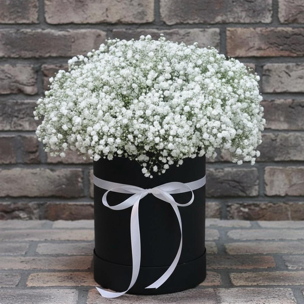 Цветочная композиция из Гипсофила в шляпной коробке в Старокорсунской