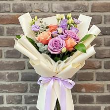 Букет цветов из:  Лизиантусы и Розы в Старокорсунской