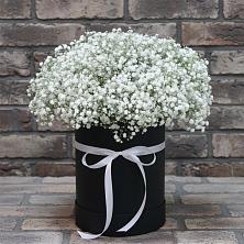 Цветочная композиция из Гипсофила в шляпной коробке в Старокорсунской