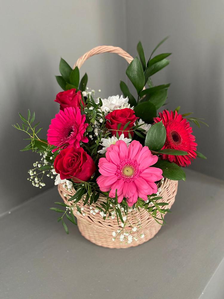 Цветочная композиция из Розы, Хризантемы и Герберы в корзине в Старокорсунской