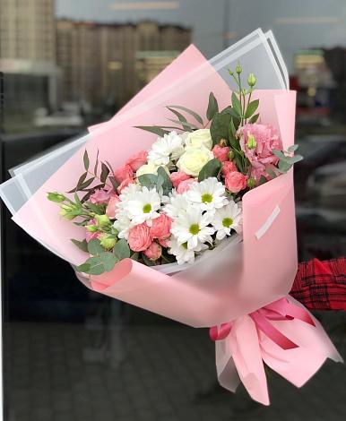 Букет цветов из: Розы, Лизиантусы и Хризантемы в Старокорсунской