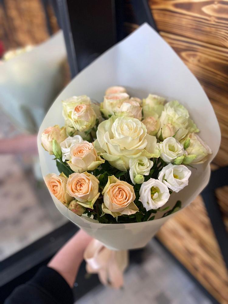 Букет цветов из: Розы и Лизиантусы в Старокорсунской